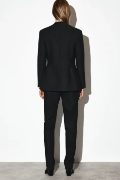 TAILLIERTER KRAGENLOSER BLAZER