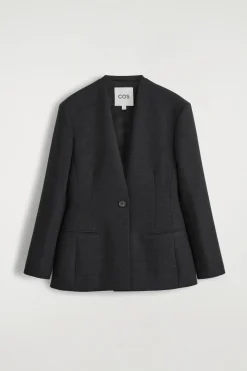 TAILLIERTER KRAGENLOSER BLAZER