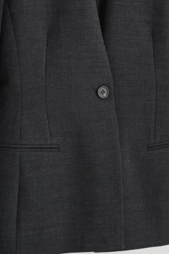 TAILLIERTER KRAGENLOSER BLAZER