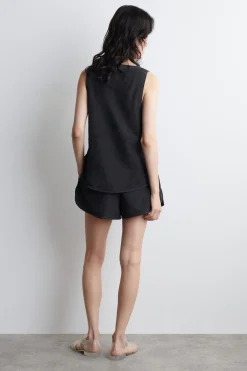 TANKTOP AUS VELOURSLEDER MIT RUNDEM AUSSCHNITT