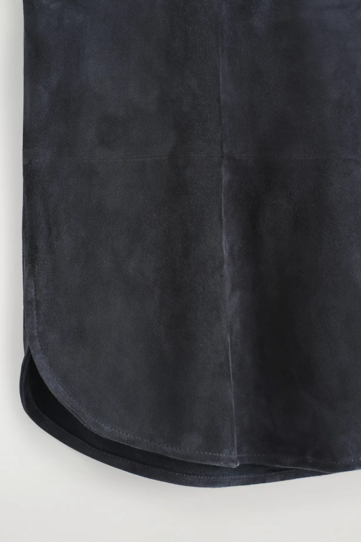 TANKTOP AUS VELOURSLEDER MIT RUNDEM AUSSCHNITT