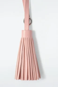 TASCHENANHÄNGER AUS LEDER MIT QUASTE