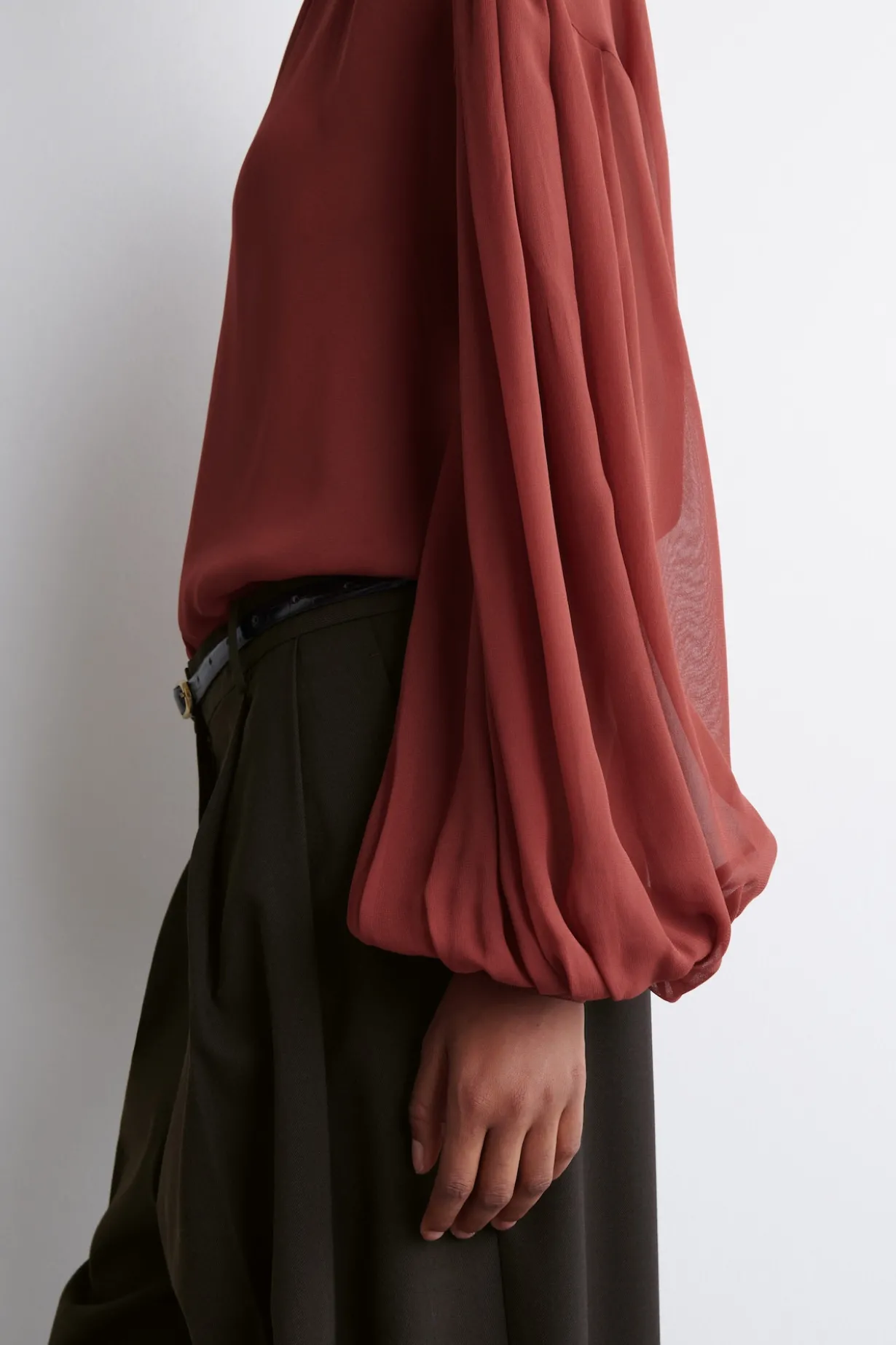TRANSPARENTE BLUSE MIT BALLONÄRMELN
