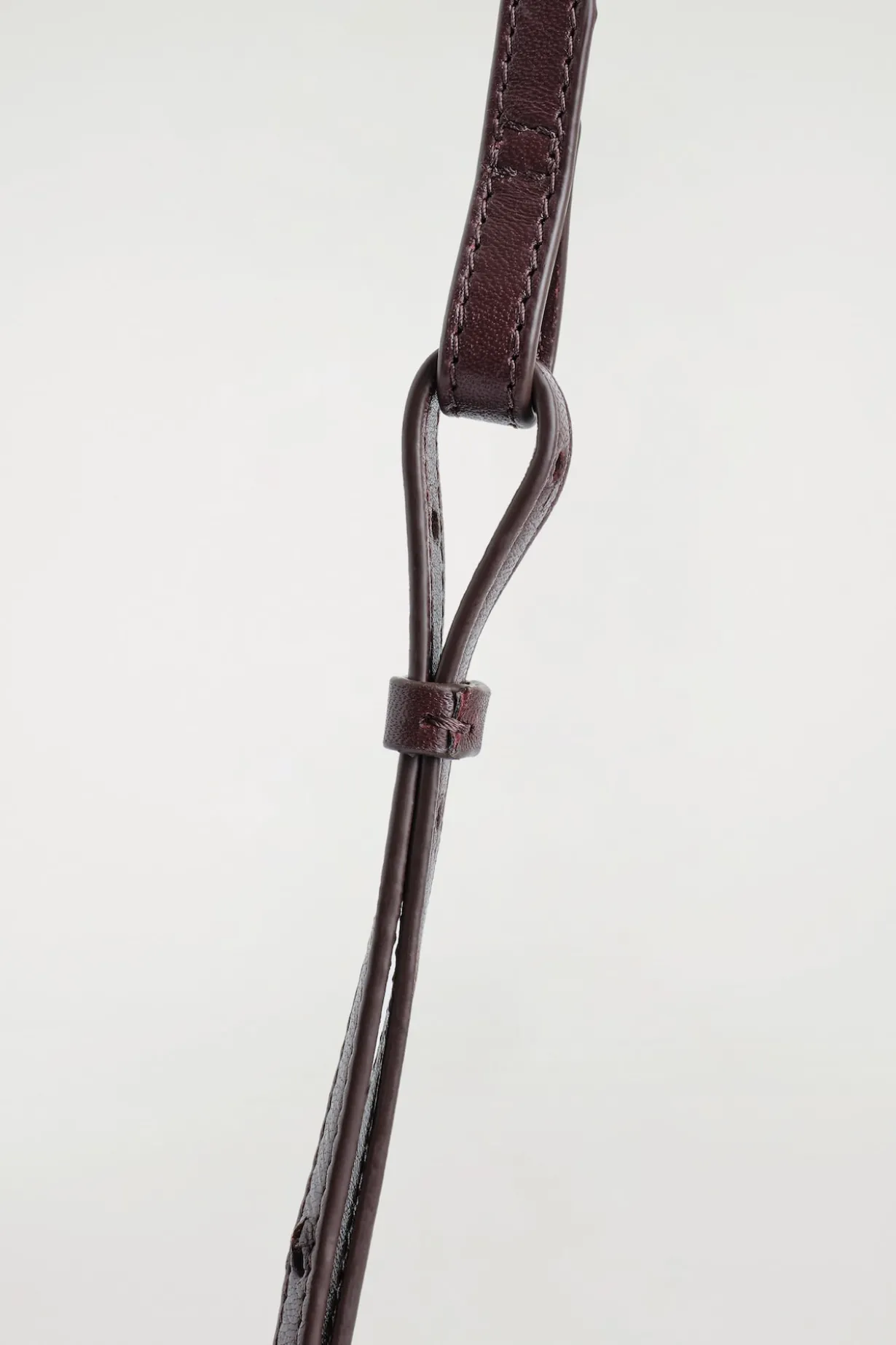TROVE UMHÄNGETASCHE - LEDER