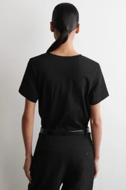 T-SHIRT AUS BAUMWOLLE MIT V-AUSSCHNITT