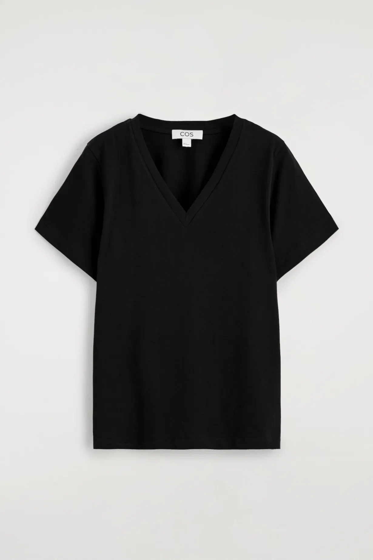 T-SHIRT AUS BAUMWOLLE MIT V-AUSSCHNITT