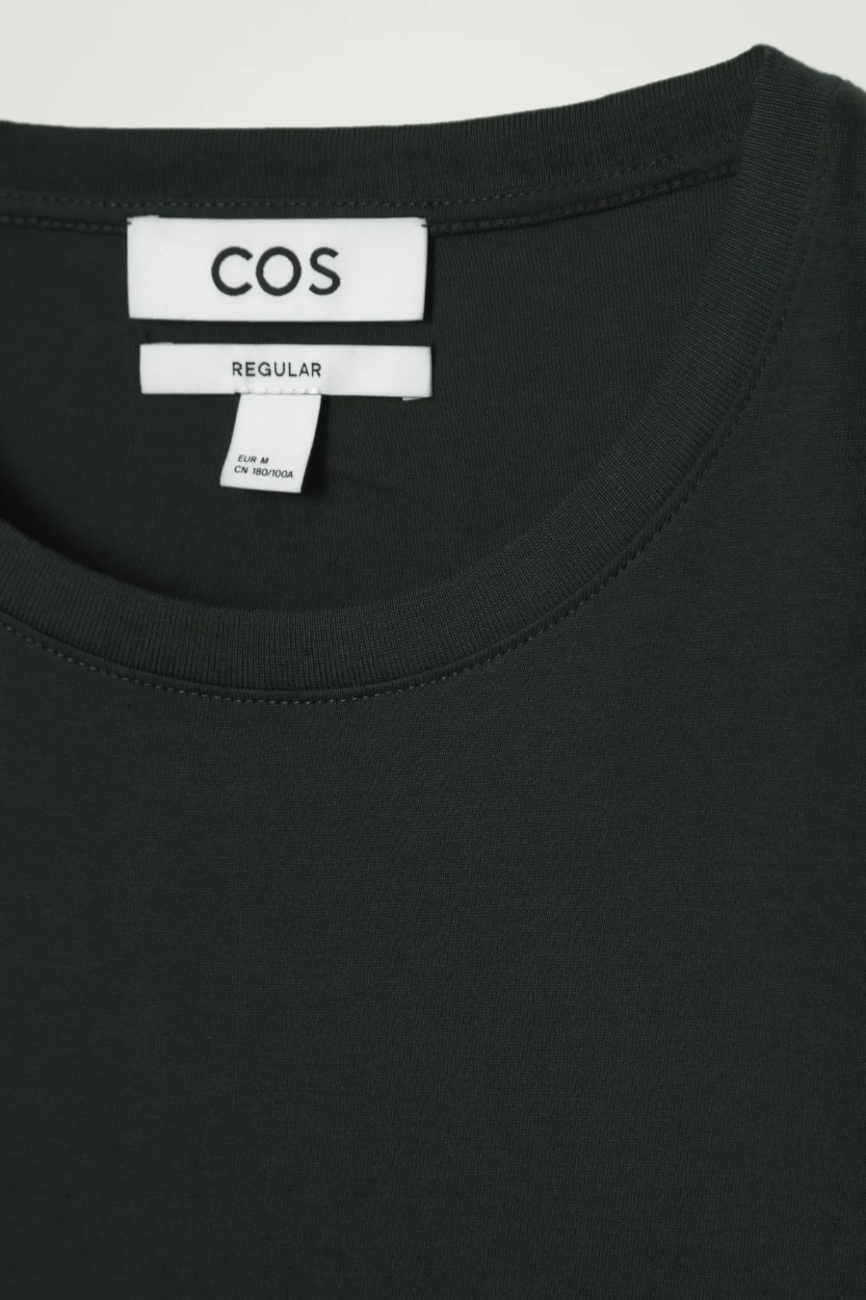 T-SHIRT AUS BAUMWOLLE MIT NORMALER PASSFORM