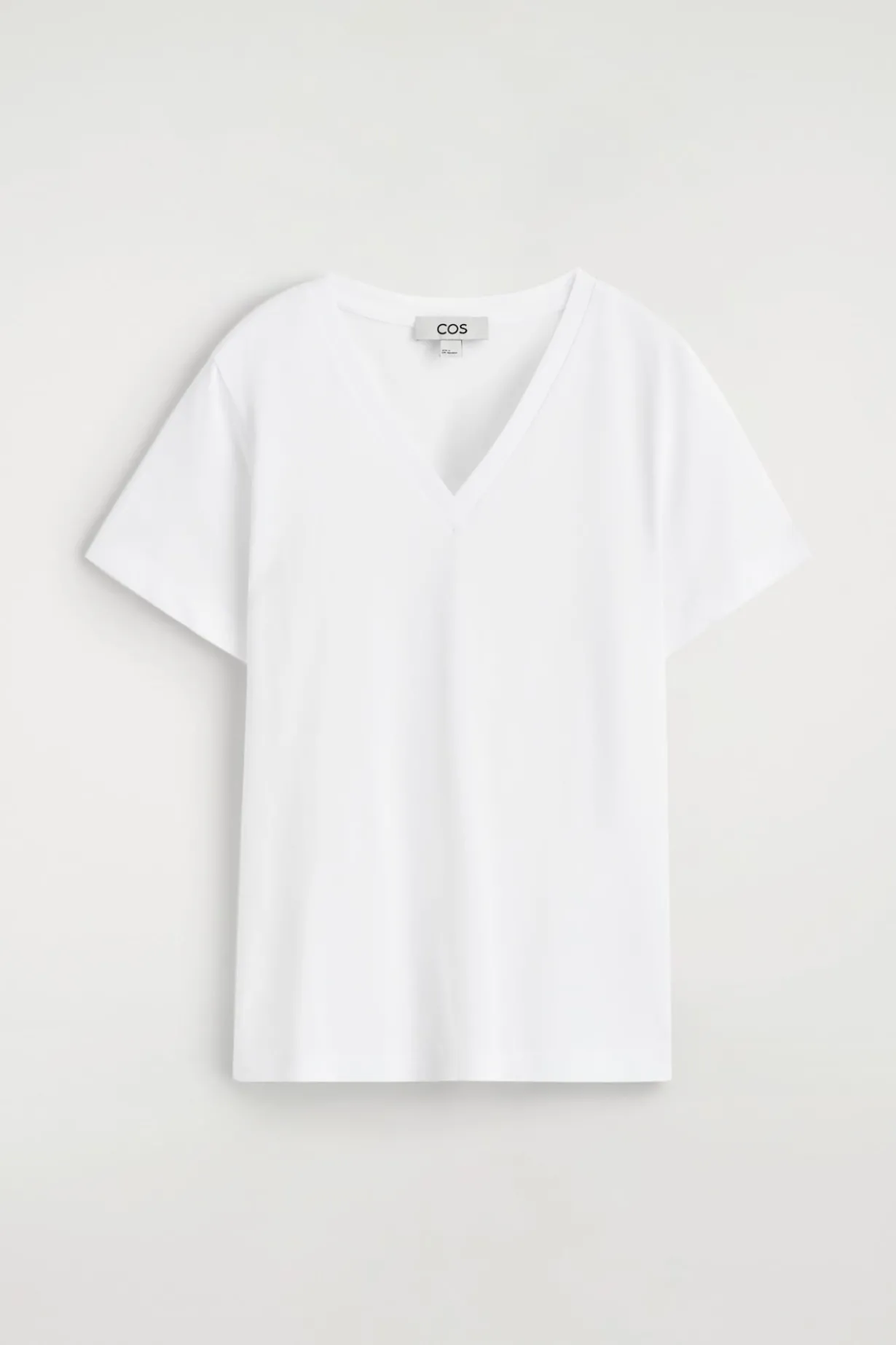 T-SHIRT AUS BAUMWOLLE MIT V-AUSSCHNITT
