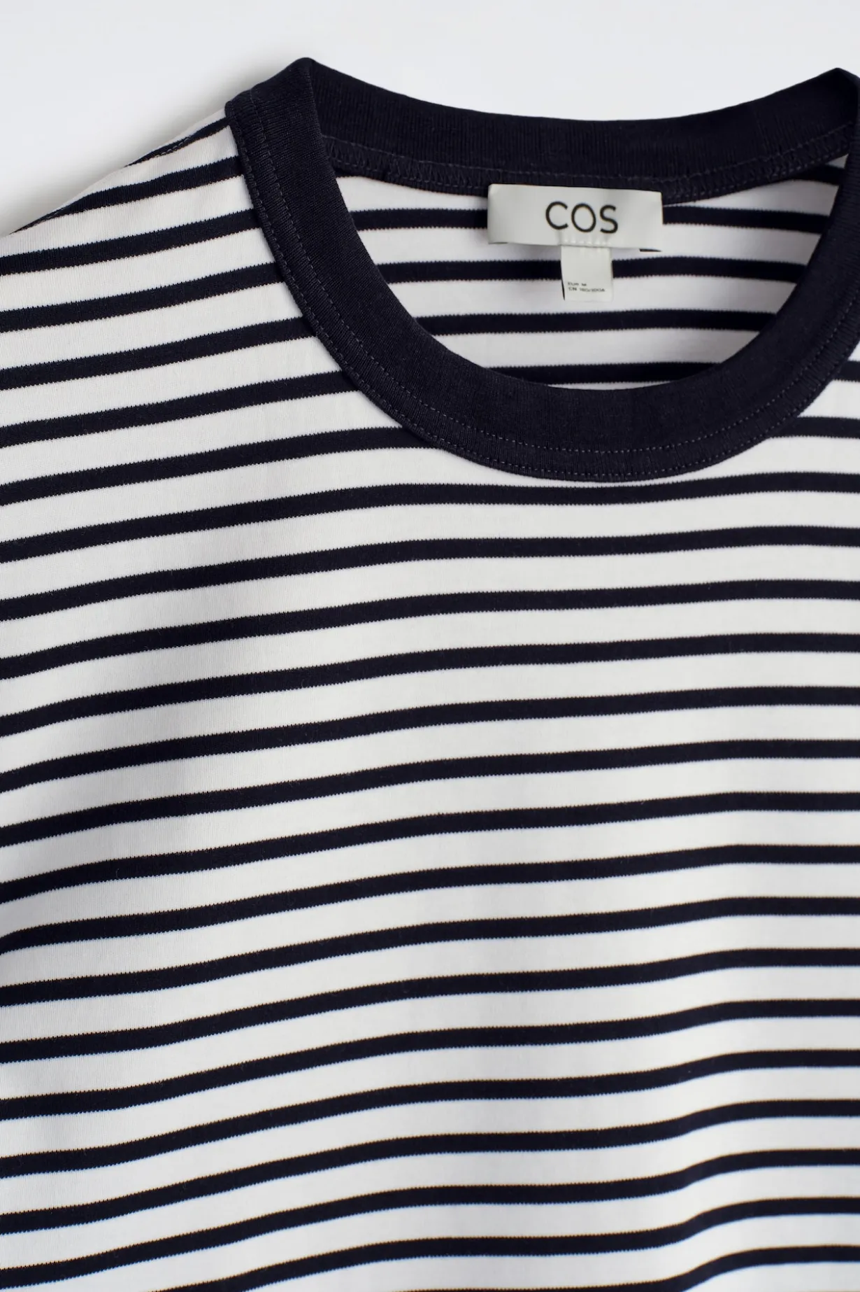 T-SHIRT AUS BAUMWOLLE MIT RUNDHALSAUSSCHNITT