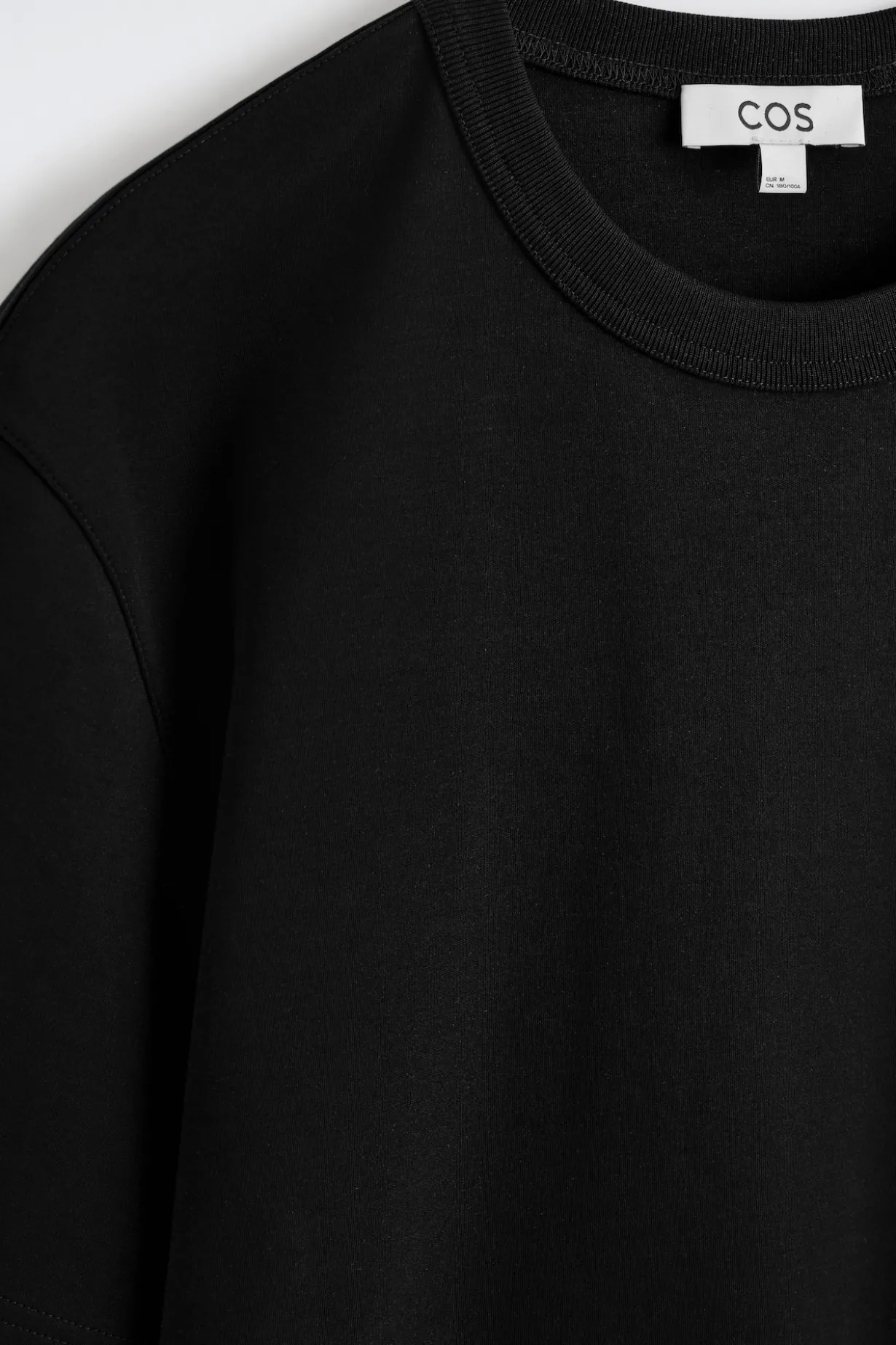 T-SHIRT AUS BAUMWOLLE MIT RUNDHALSAUSSCHNITT
