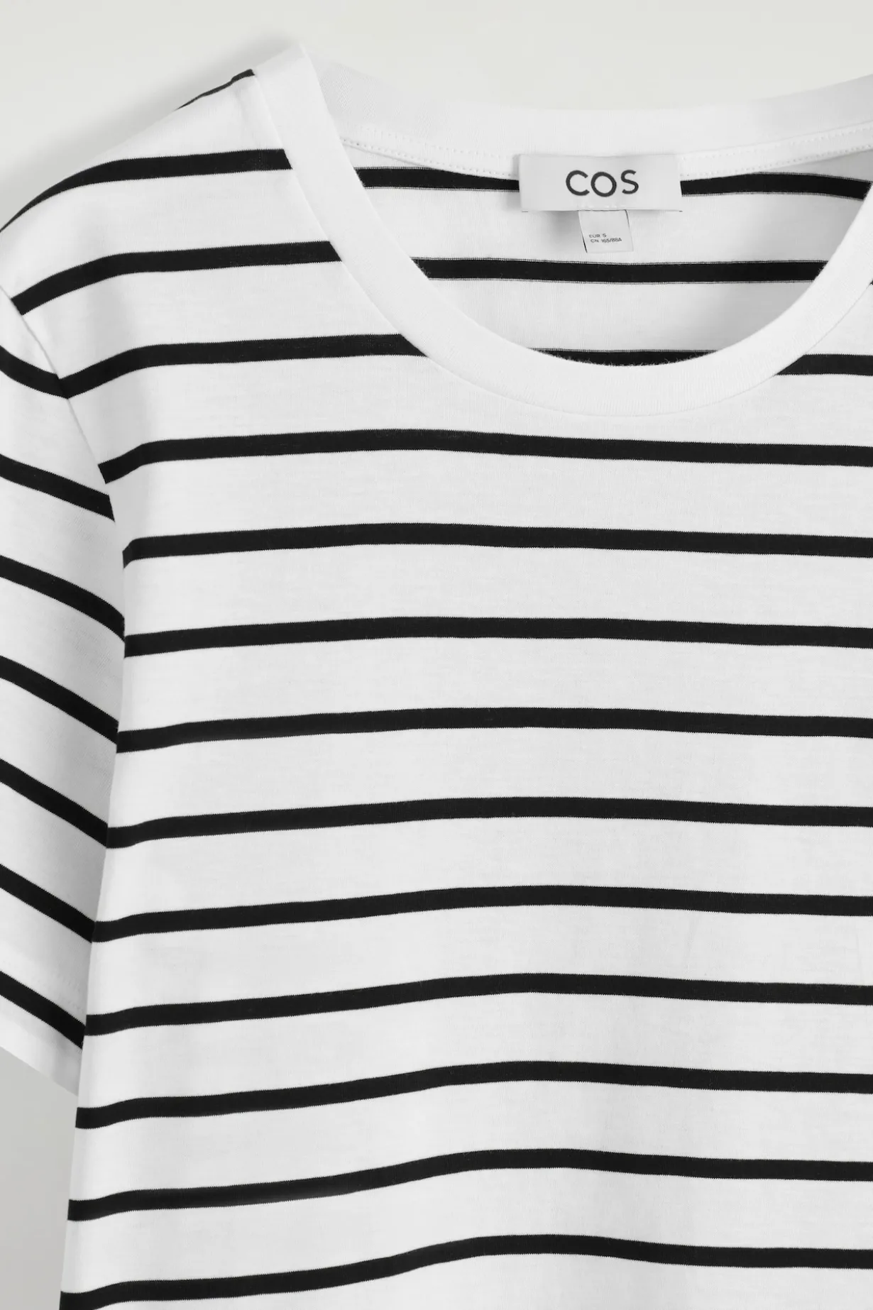 T-SHIRT AUS BAUMWOLLE MIT RUNDHALSAUSSCHNITT