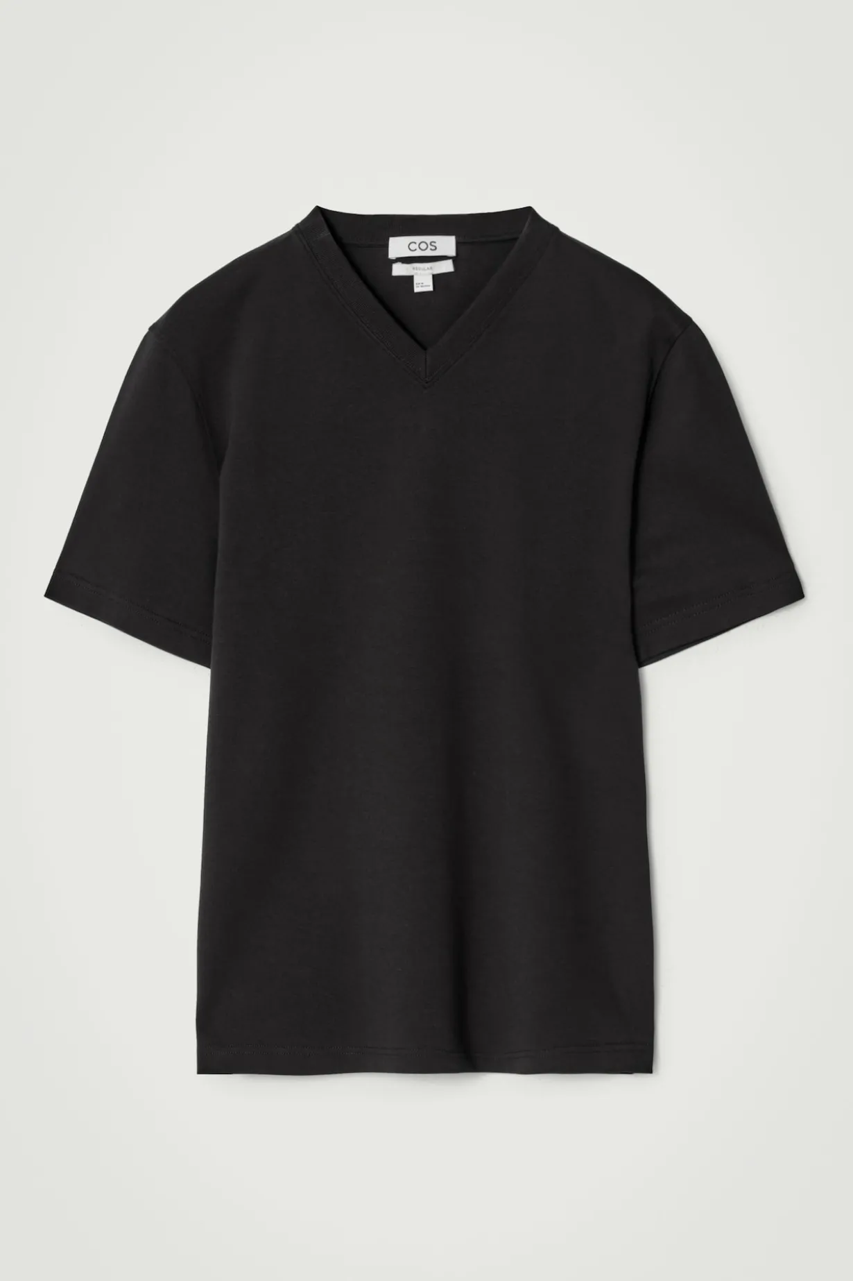 T-SHIRT AUS BAUMWOLLE MIT V-AUSSCHNITT