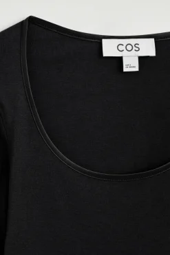 T-SHIRT AUS BAUMWOLLJERSEY MIT SATIN-VERZIERUNG