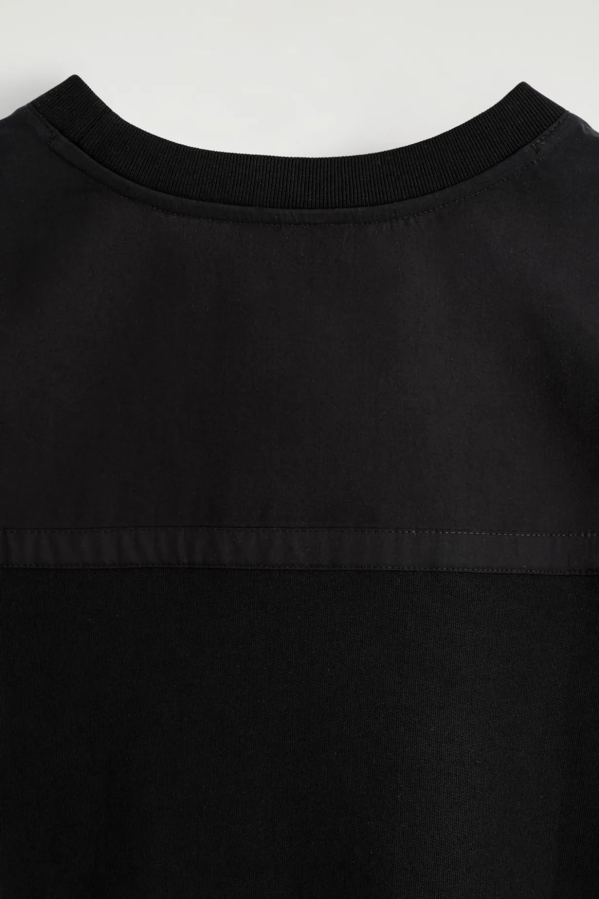 T-SHIRT AUS JERSEY MIT POPELINE