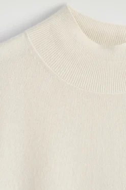 T-SHIRT AUS KASCHMIR MIT STEHKRAGEN