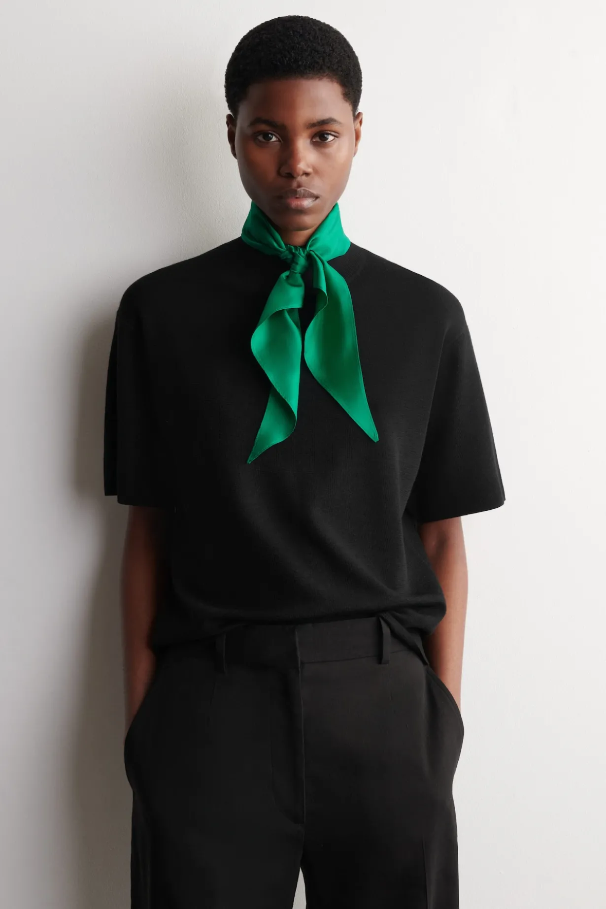 T-SHIRT AUS MERINOWOLLE MIT SCHALDETAIL