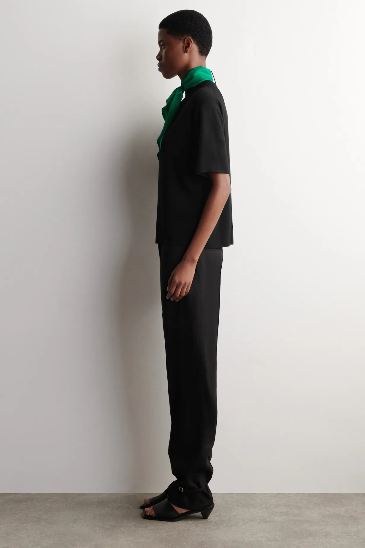 T-SHIRT AUS MERINOWOLLE MIT SCHALDETAIL