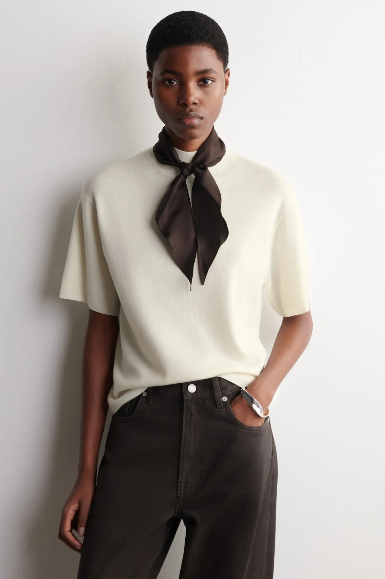 T-SHIRT AUS MERINOWOLLE MIT SCHALDETAIL