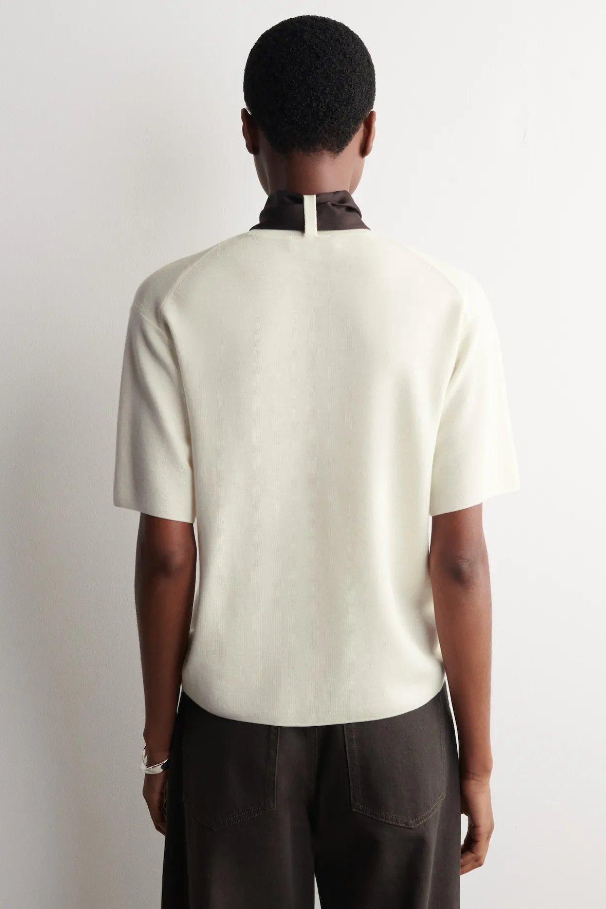 T-SHIRT AUS MERINOWOLLE MIT SCHALDETAIL