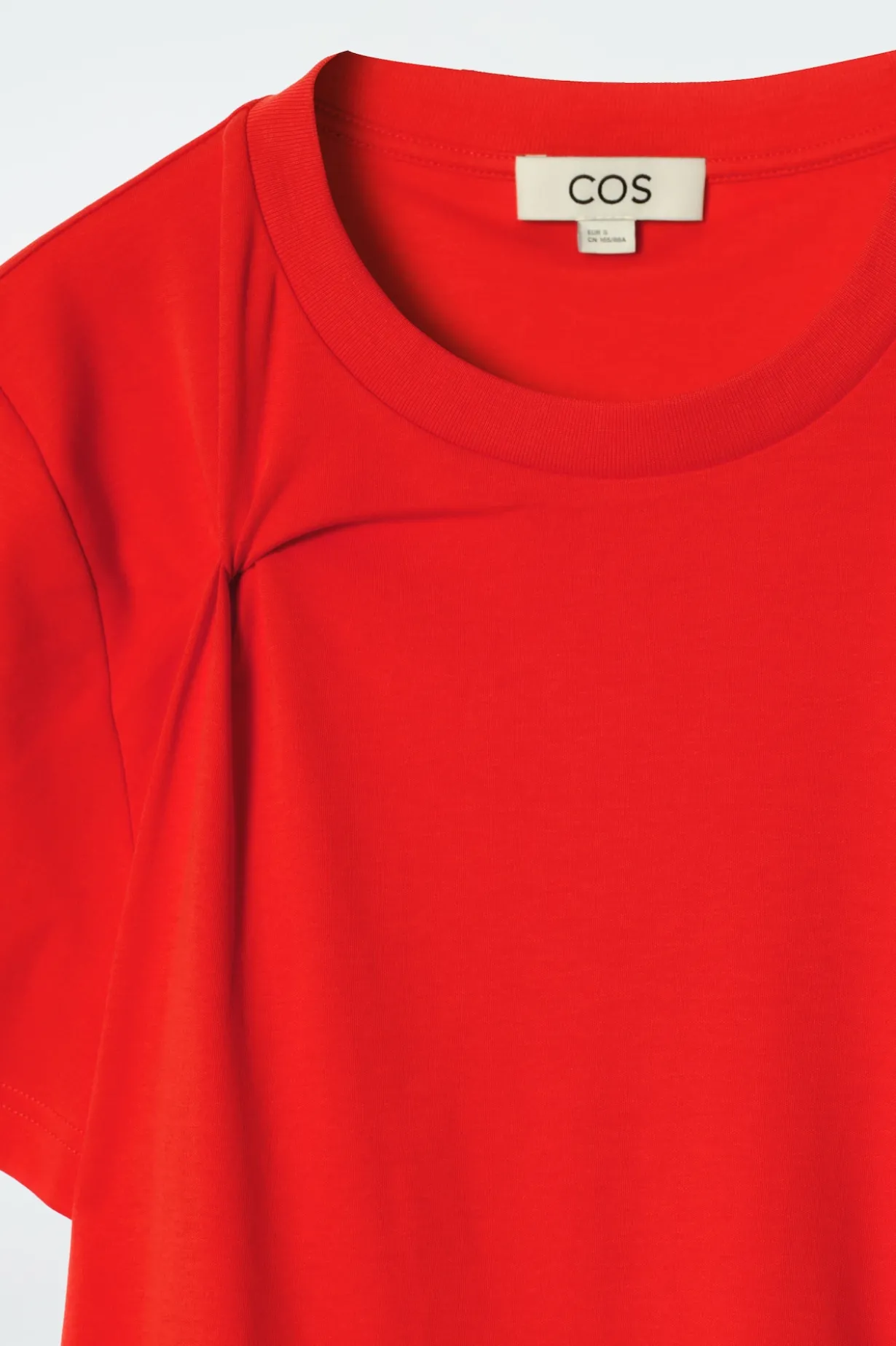 T-SHIRT MIT KNOTENDETAILS