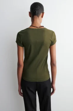 T-SHIRT MIT RUNDHALSAUSSCHNITT