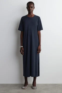 T-SHIRT-KLEID IN MIDILÄNGE MIT GÜRTEL