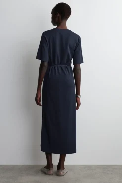 T-SHIRT-KLEID IN MIDILÄNGE MIT GÜRTEL