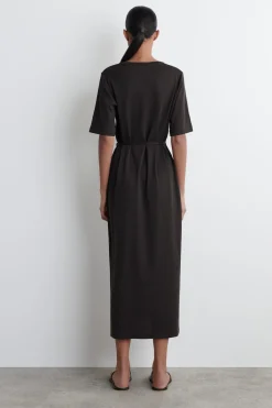 T-SHIRT-KLEID IN MIDILÄNGE MIT GÜRTEL