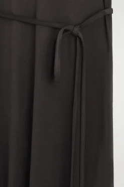 T-SHIRT-KLEID IN MIDILÄNGE MIT GÜRTEL