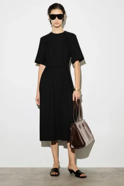 T-SHIRT-KLEID IN MIDILÄNGE MIT GÜRTELDETAIL