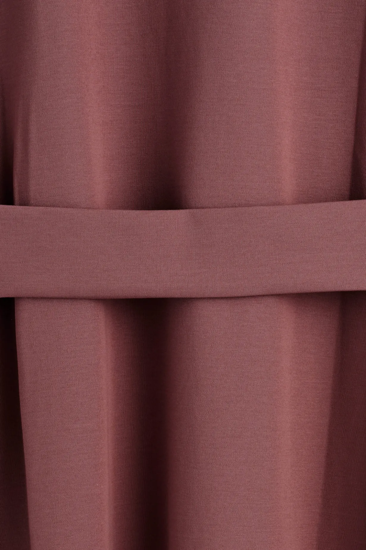 T-SHIRT-KLEID IN MIDILÄNGE MIT GÜRTELDETAIL