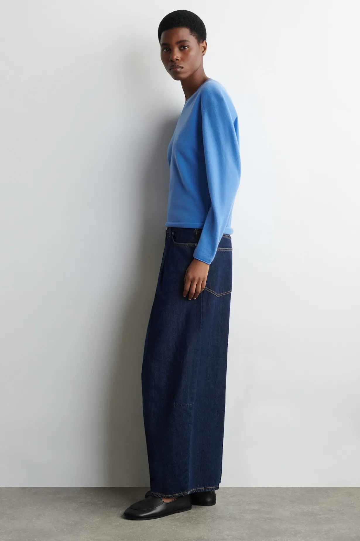 TWINE JEANS MIT BARREL-BEIN