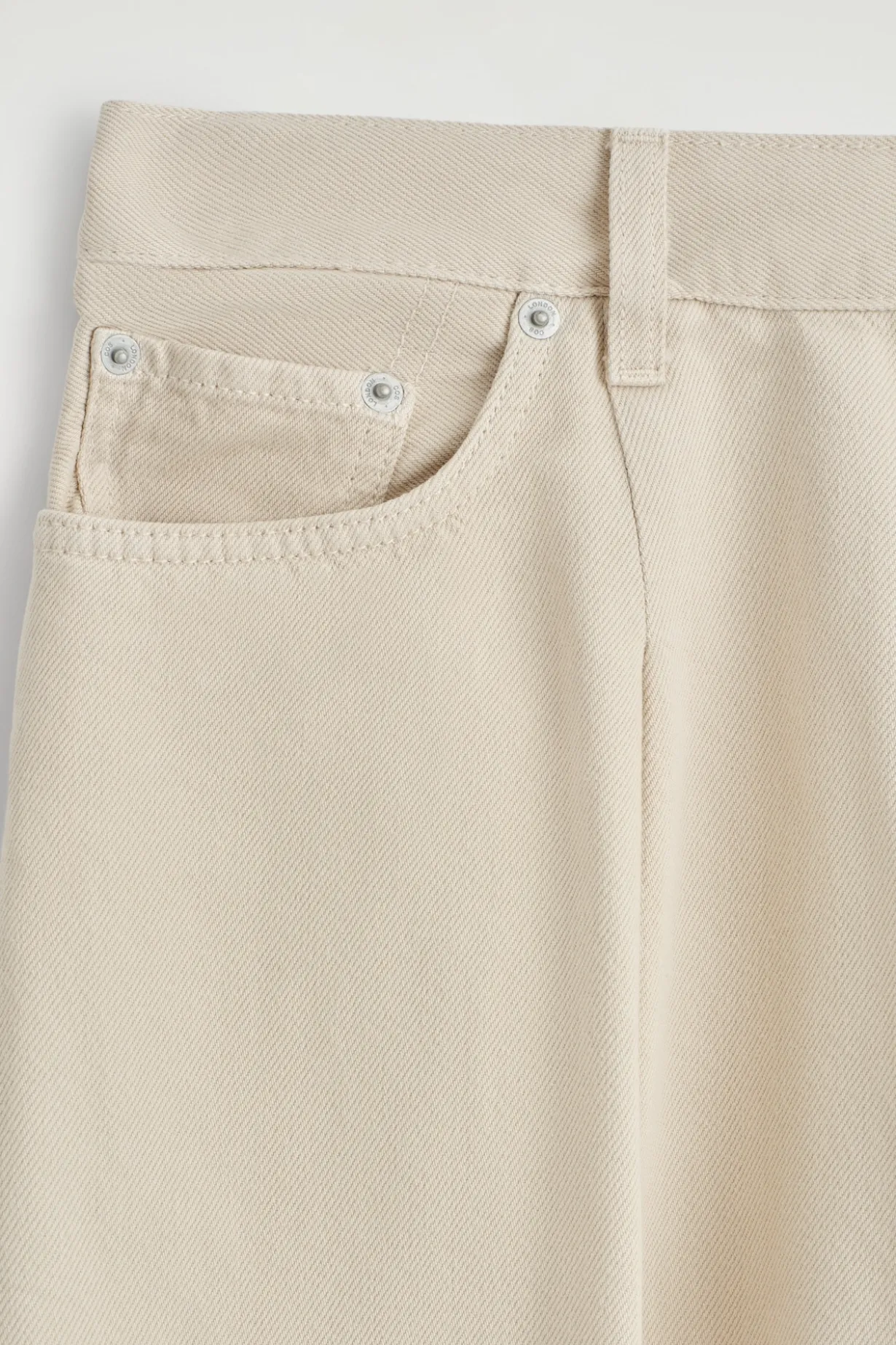 TWINE JEANS MIT BARREL-BEIN