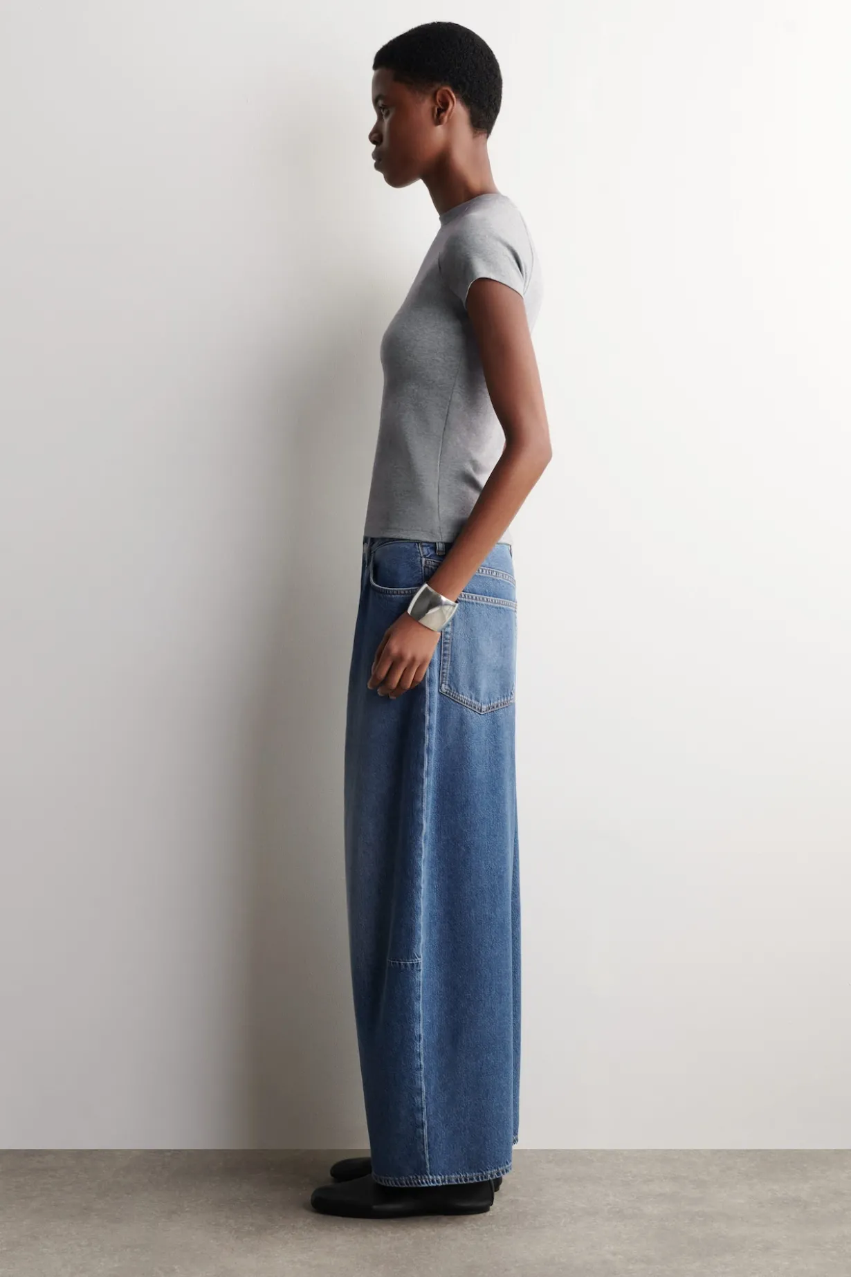 TWINE JEANS MIT BARREL-BEIN
