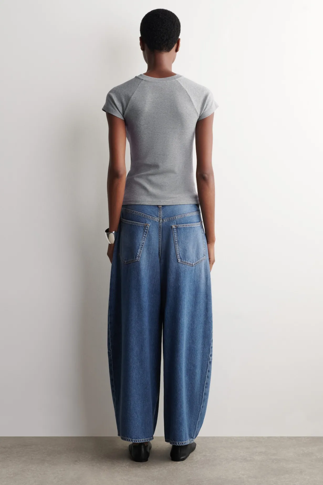 TWINE JEANS MIT BARREL-BEIN