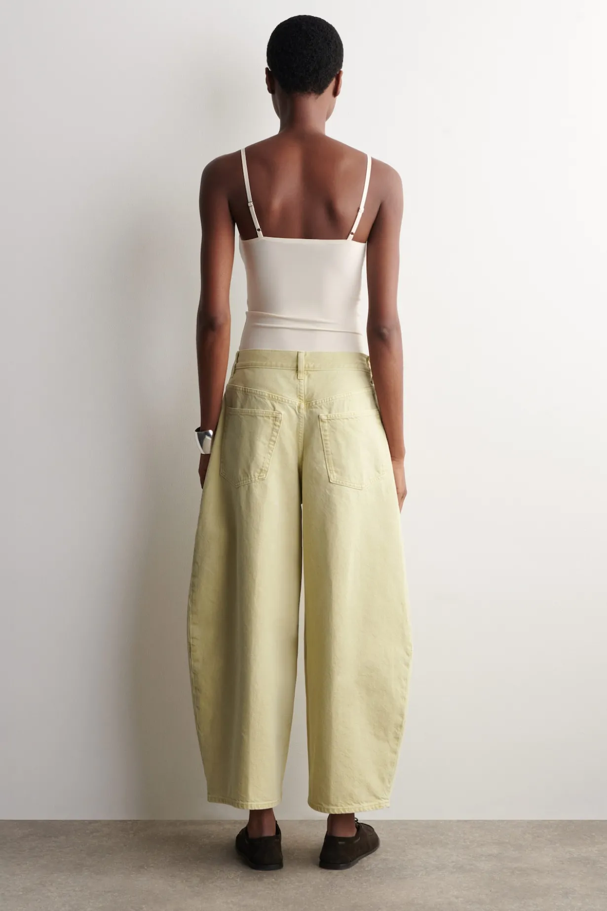 TWINE JEANS MIT BARREL-BEIN