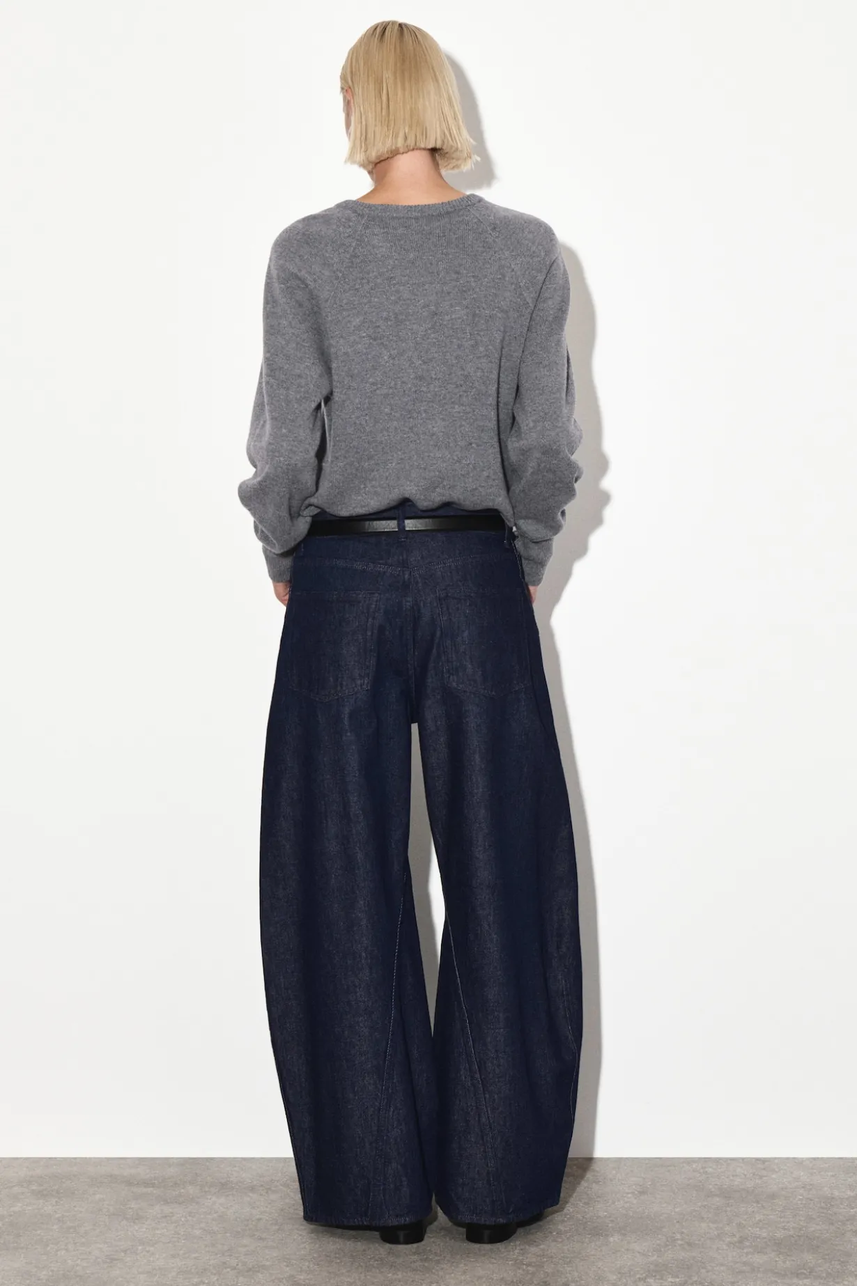 TWIST JEANS MIT BARREL-BEIN