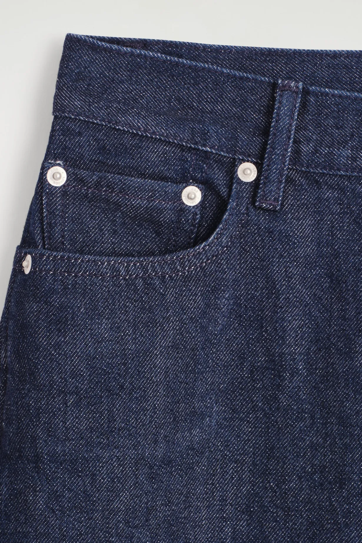 TWIST JEANS MIT BARREL-BEIN