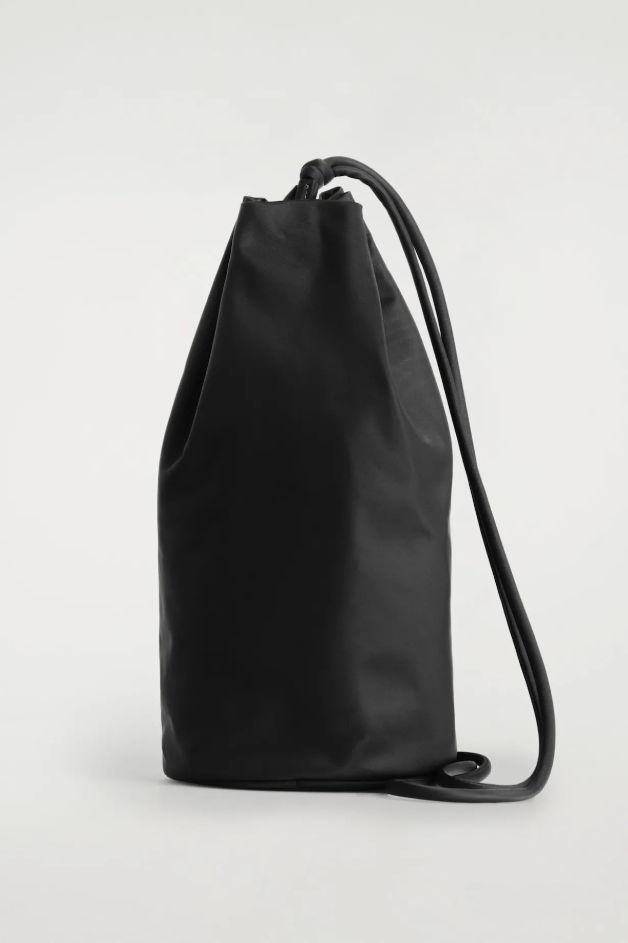 UMHÄNGETASCHE MIT KORDZUG - NYLON