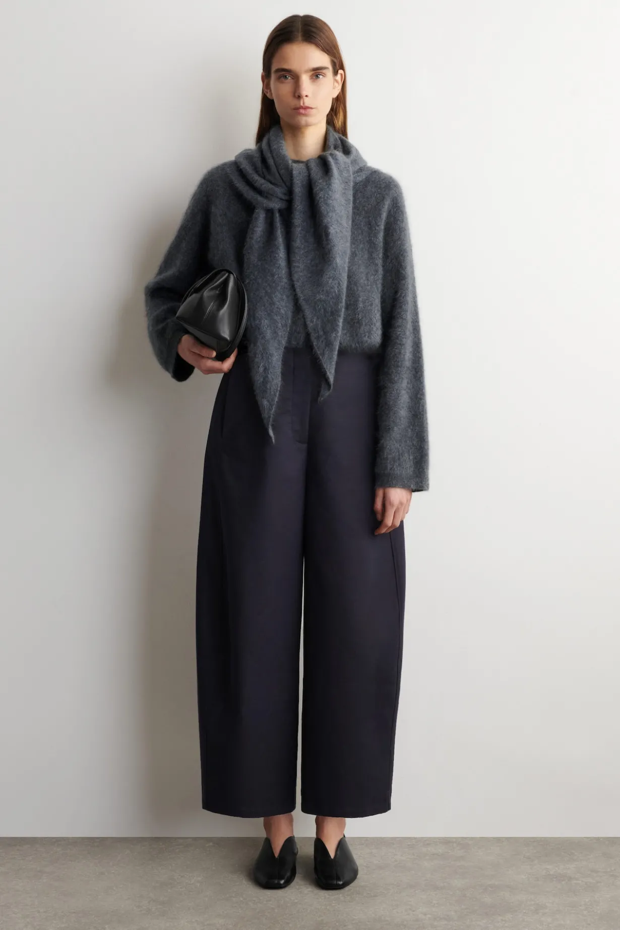 VERKÜRZTE BAUMWOLLHOSE MIT BARREL-BEIN