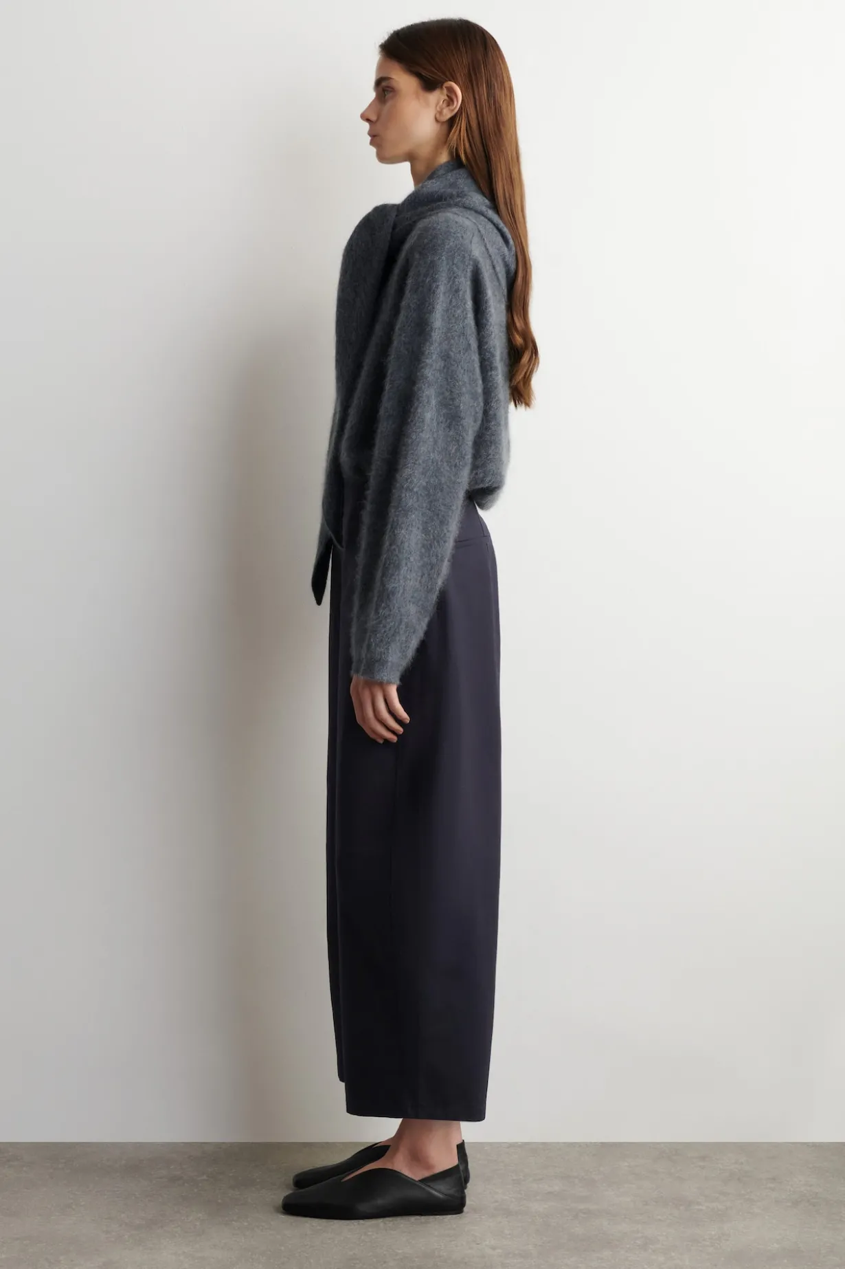 VERKÜRZTE BAUMWOLLHOSE MIT BARREL-BEIN