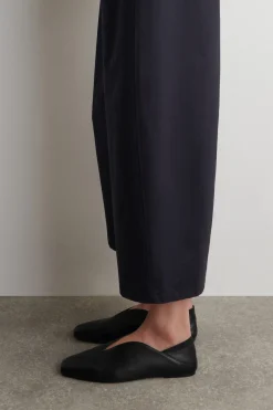 VERKÜRZTE BAUMWOLLHOSE MIT BARREL-BEIN