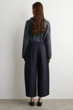 VERKÜRZTE BAUMWOLLHOSE MIT BARREL-BEIN