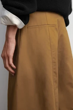 VERKÜRZTE BAUMWOLLHOSE MIT BARREL-BEIN