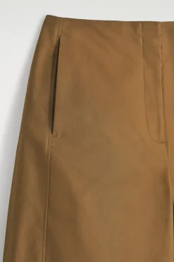 VERKÜRZTE BAUMWOLLHOSE MIT BARREL-BEIN