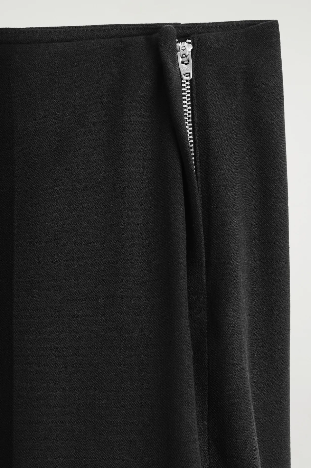 VERKÜRZTE ELEGANTE HOSE