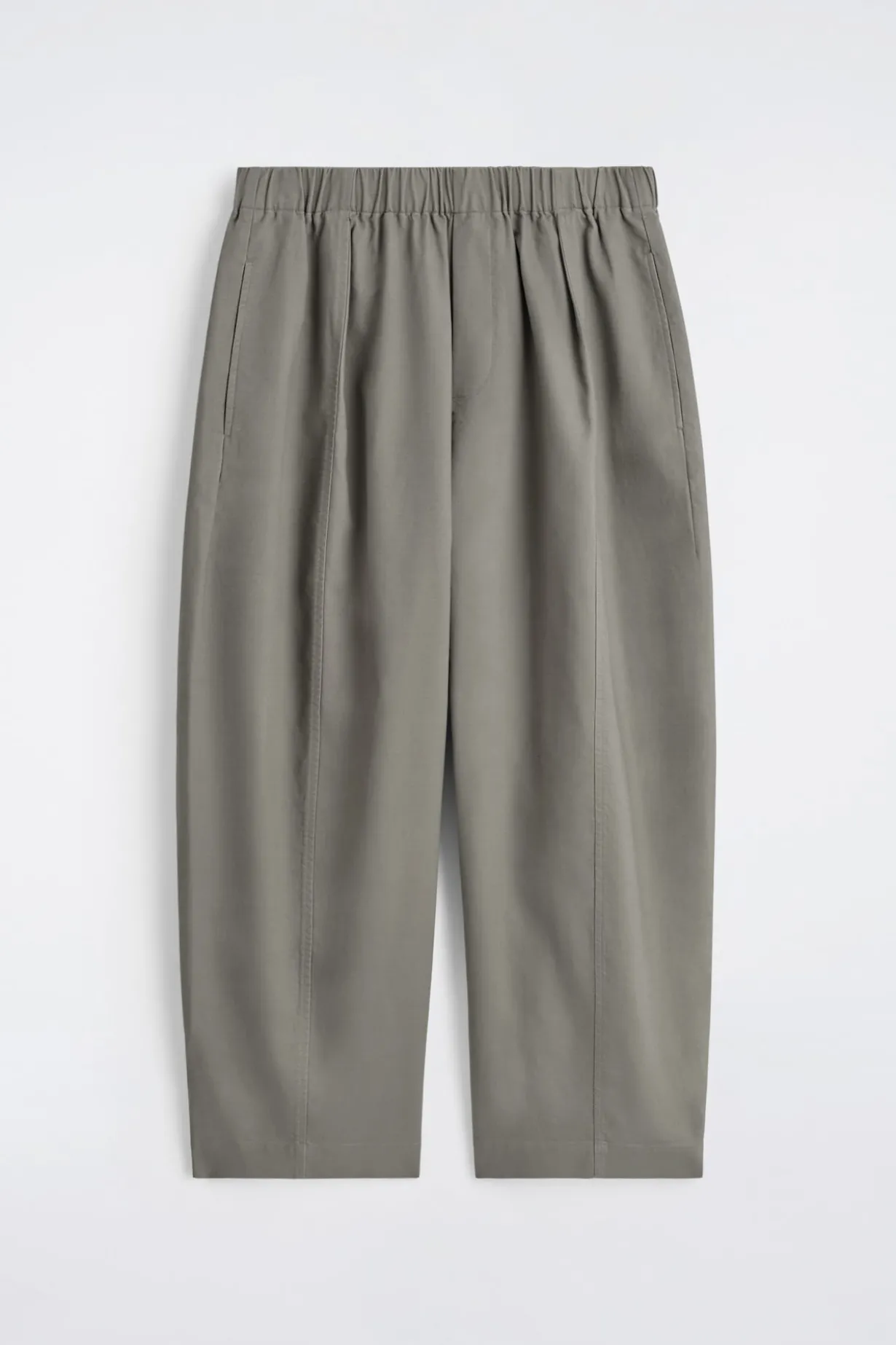 VERKÜRZTE HOSE AUS BAUMWOLLE MIT BARREL-BEIN
