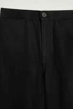 VERKÜRZTE HOSE AUS DENIM MIT WEITEM BEIN