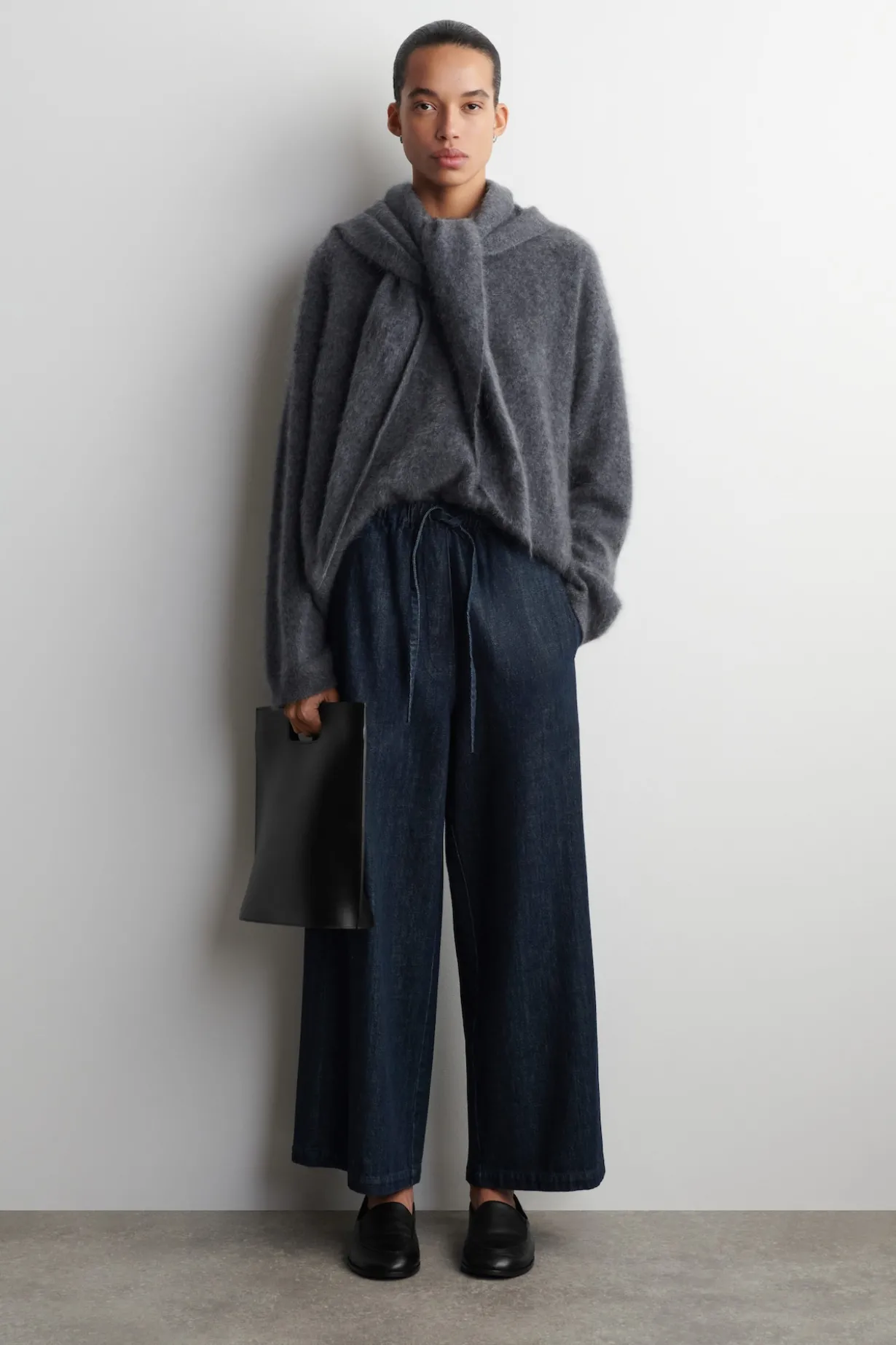 VERKÜRZTE HOSE AUS DENIM MIT WEITEM BEIN