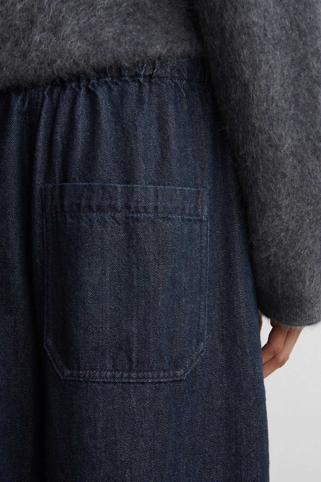 VERKÜRZTE HOSE AUS DENIM MIT WEITEM BEIN